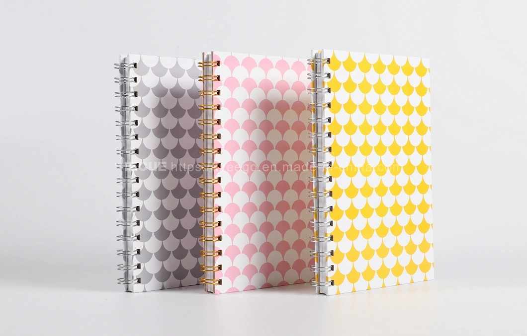 Hoja alineada colorida del cuaderno del orden del día 2018 semanales lindos, planificador de encargo del cuaderno espiral